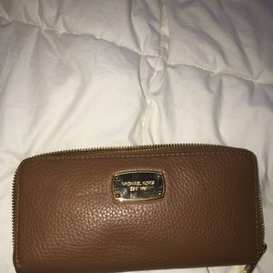 Hardly used Micheal Kors Leather Wallet